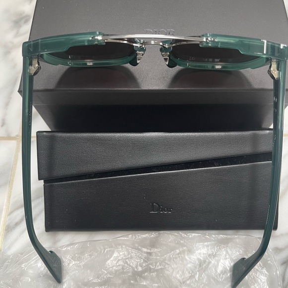 DIOR 2023 TOP SPRING COLOR IS GREEN,THIS PAIR HAS THE BLUE FLASH MIRROR LENSES - Picture 12 of 16